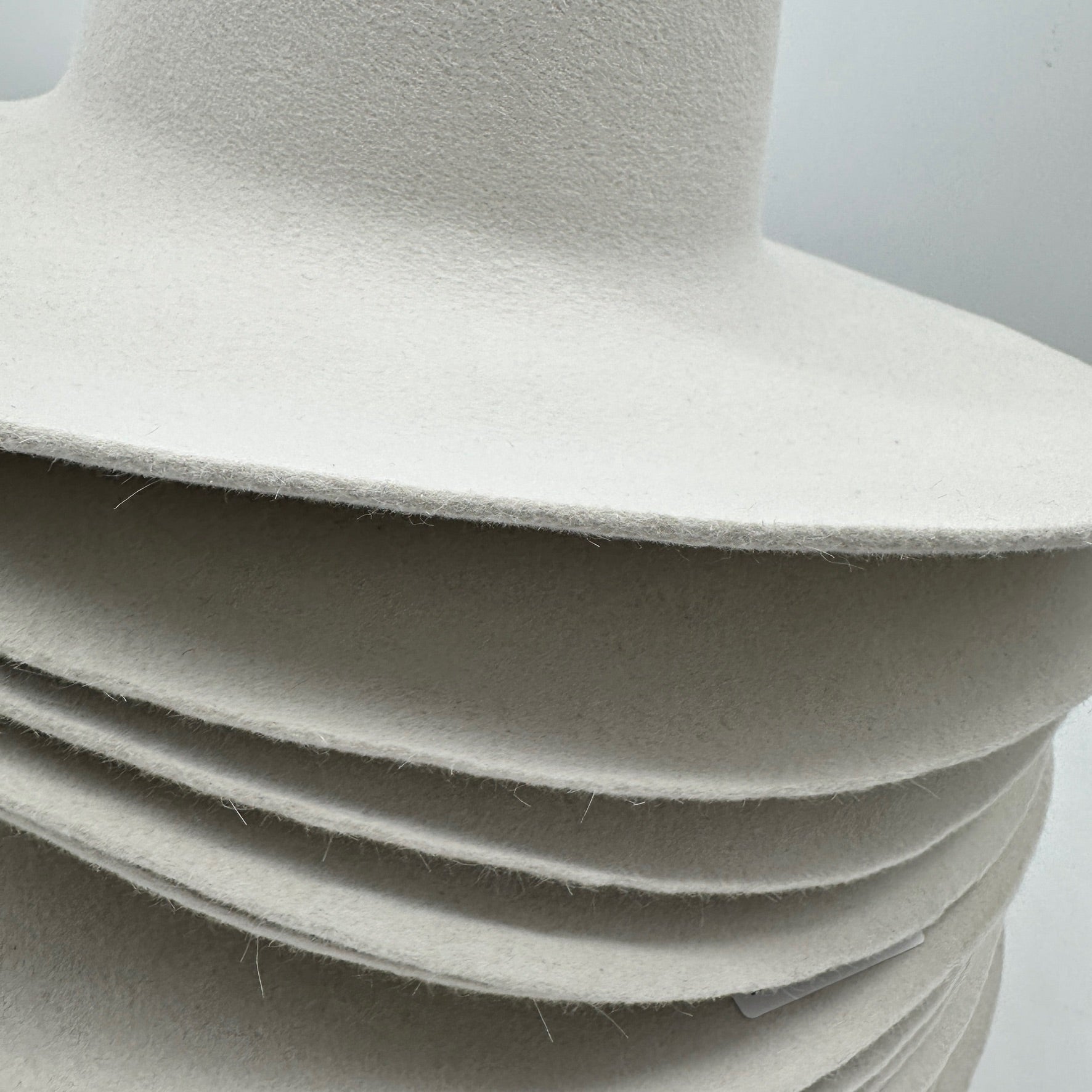 200g Off White Rabbit Fur Felt Hat Body Stiffened Western Hat Blank for Millinery