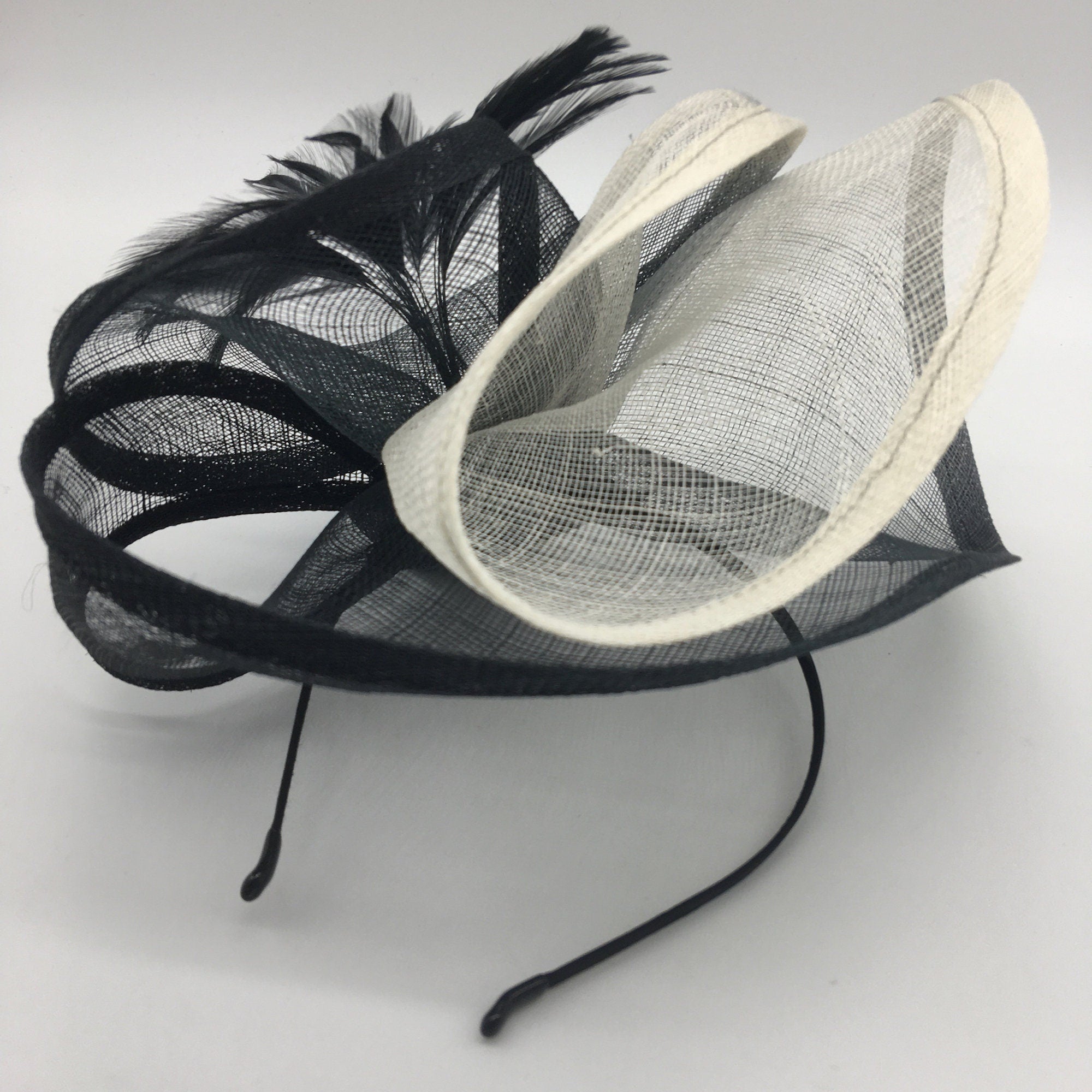Delicate Fascinator Hat Black&White Flower