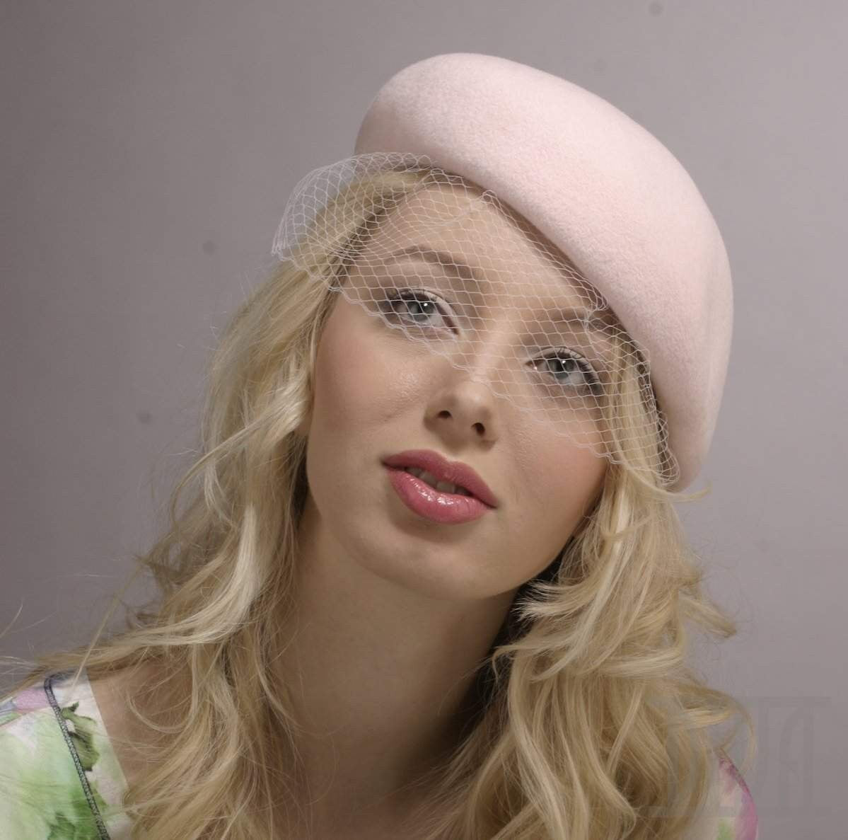 Velour small beret with veil - DivaHats Boutique