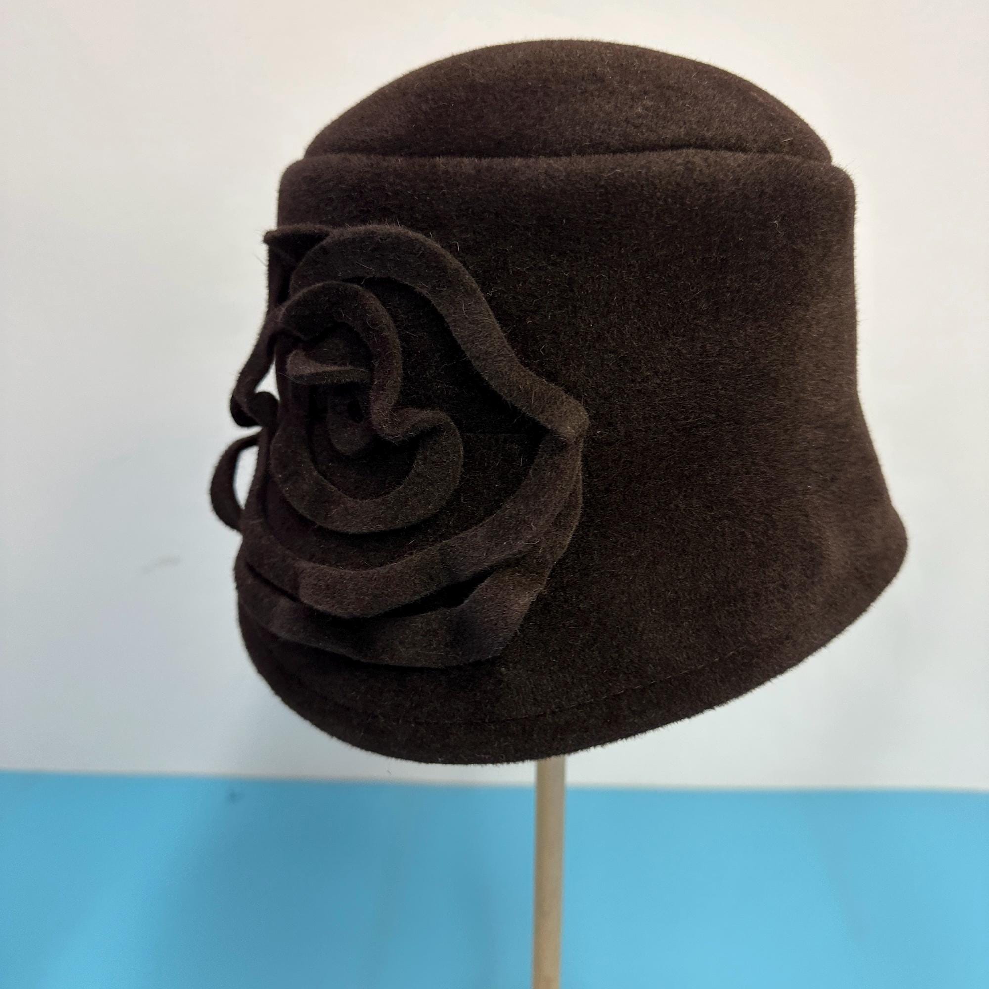 Fur Felt Cloche Hat with Flower Elegant Winter Headwear