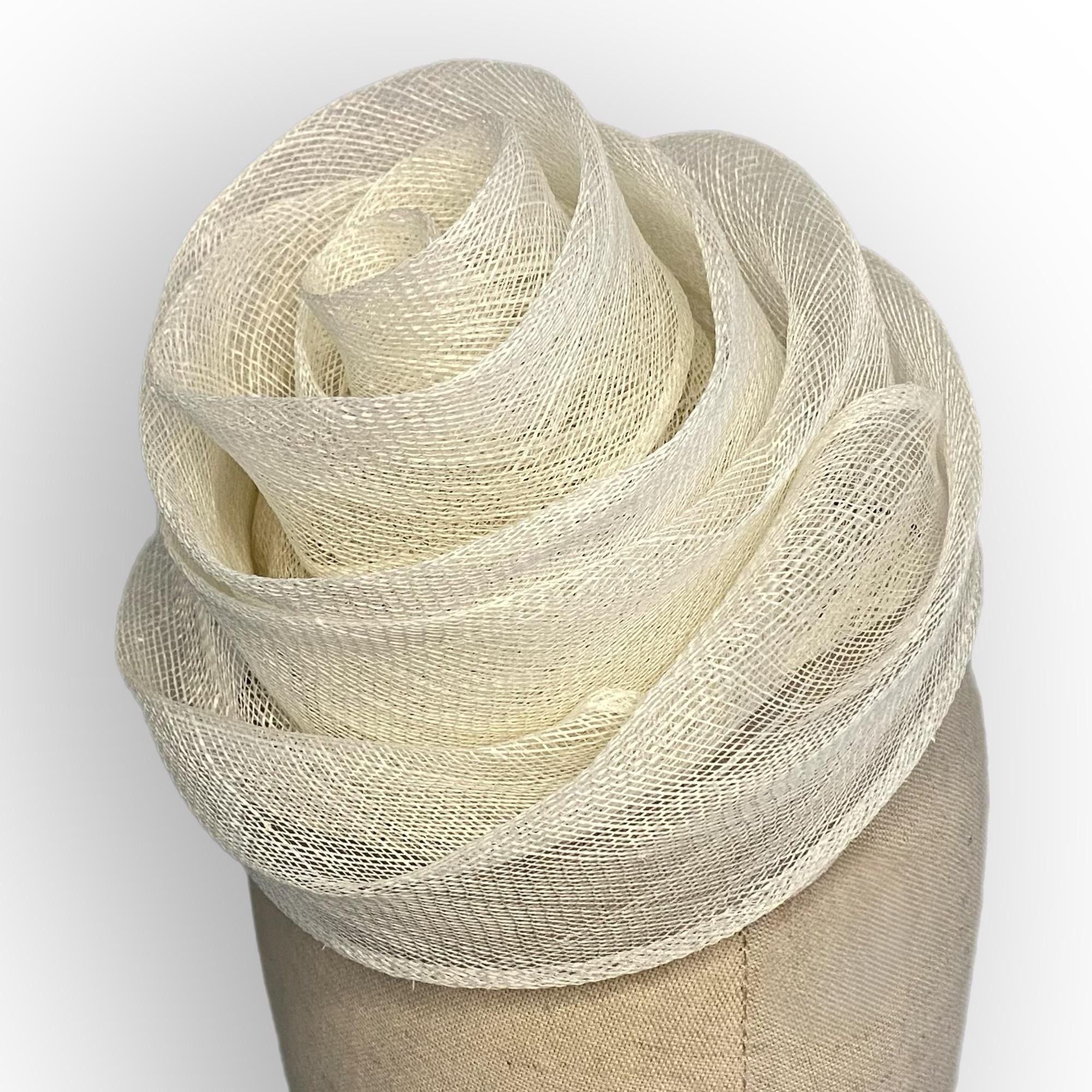 Delicate Fascinator Hat Derby Wedding Tea Party Headwear