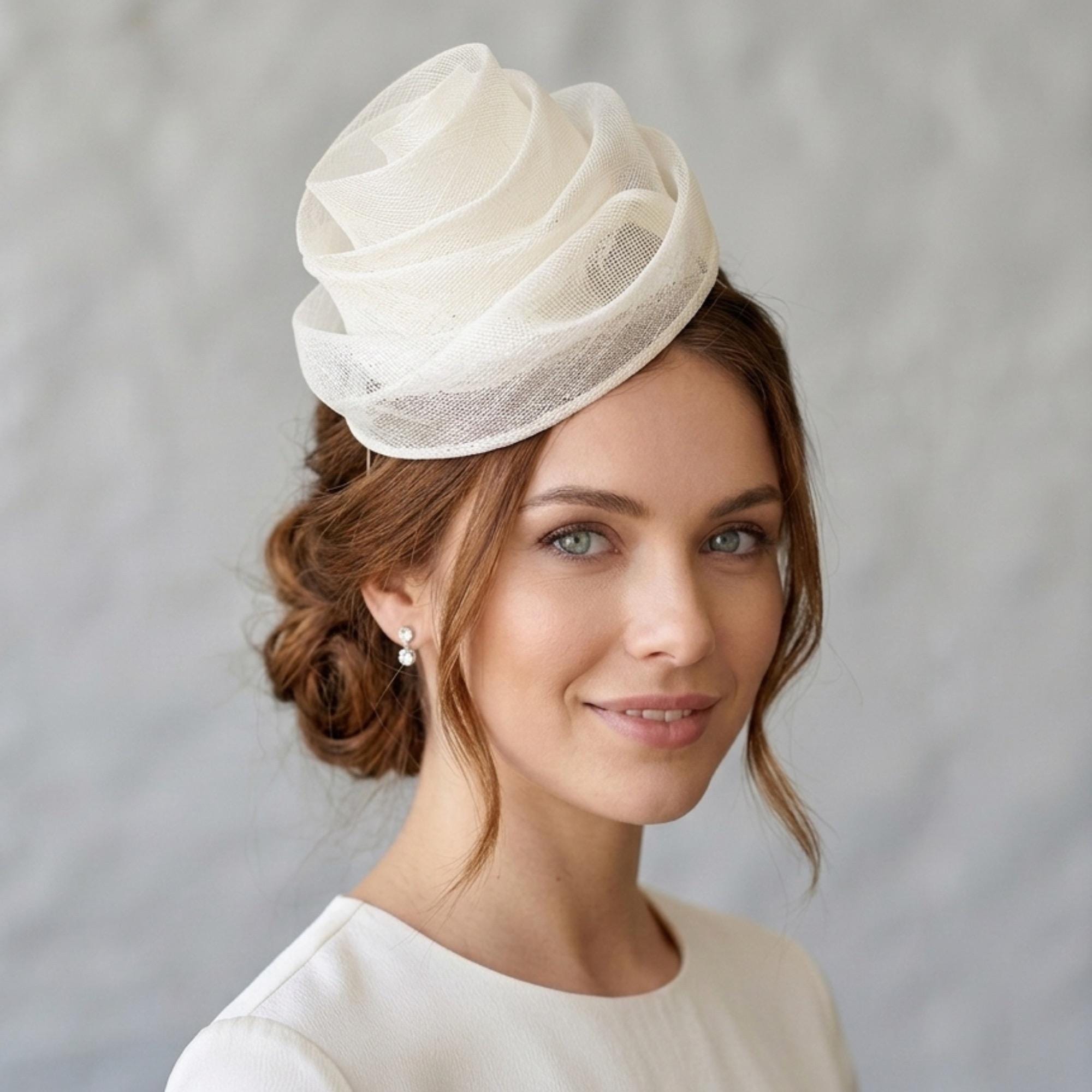 Delicate Fascinator Hat Derby Wedding Tea Party Headwear