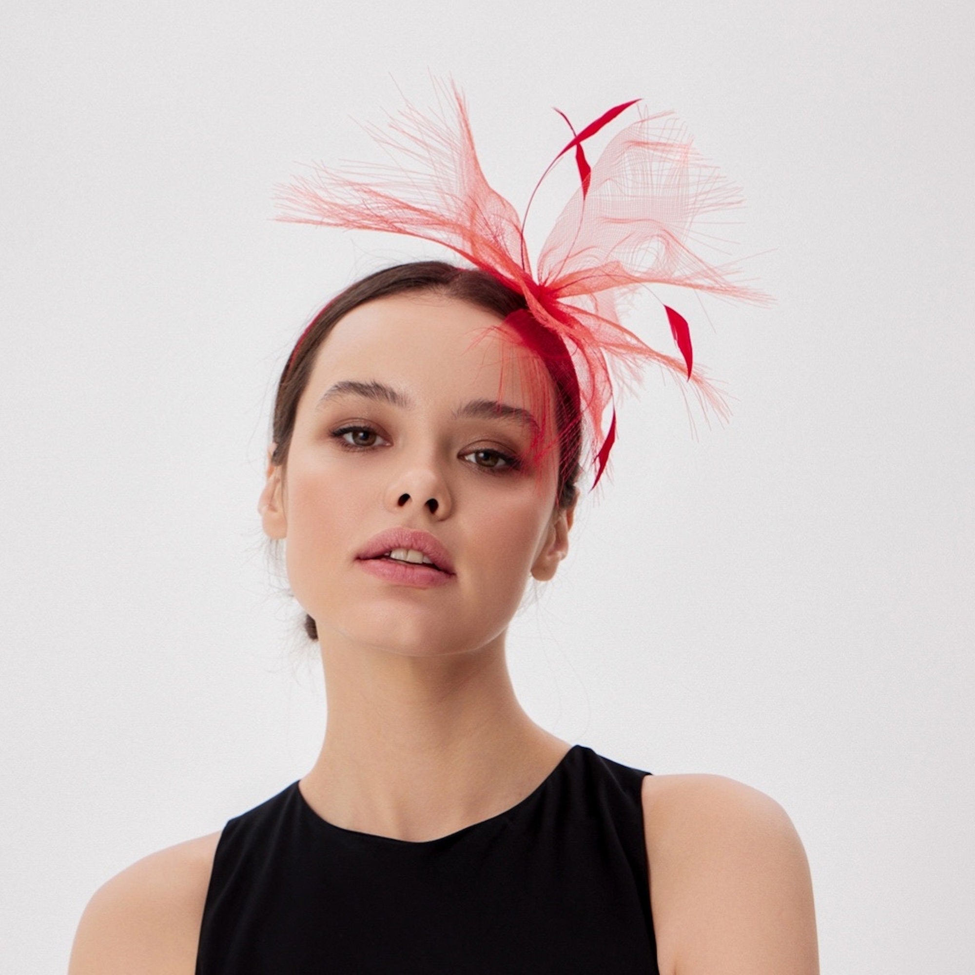 Extravagant Red Fascinator: Festive Christmas Headwear | Stylish Holiday Accessories